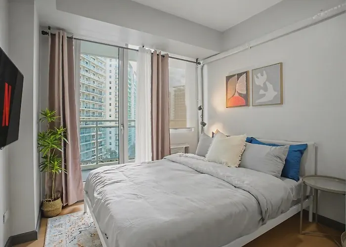 Bright & Cozy 2br Azure Pool Sleeps 7 * Manila