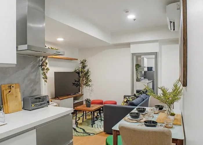 Bright & Cozy 2br Azure Pool Sleeps 7