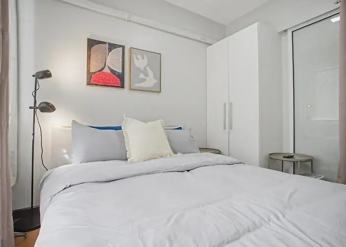 Bright & Cozy 2br Azure Pool Sleeps 7 *